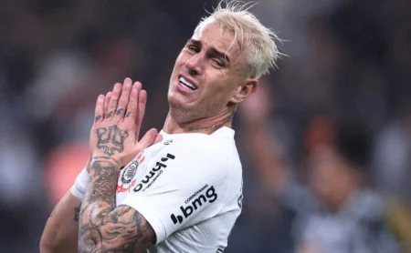 Róger Guedes permanece no Catar, apesar dos conflitos, e adia retorno ao Brasil.