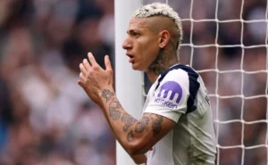 Richarlison em crise: apagado no Tottenham, atacante pode ser rebaixado na Premier League Richarlison em crise: apagado no Tottenham, atacante pode ser rebaixado na Premier League