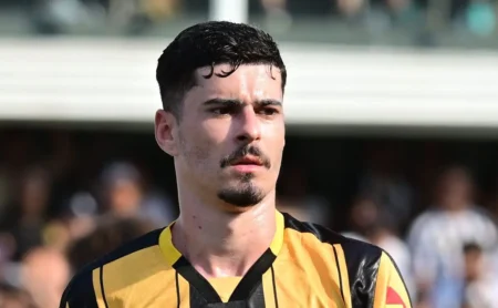 Rômulo desfalca o Palmeiras no jogo de ida da final do Paulistão, mas pode atuar na volta, informa PVC