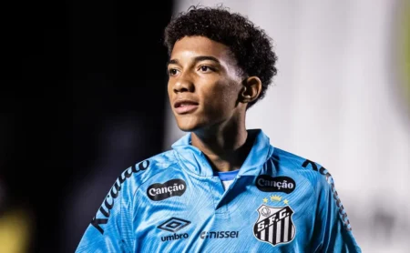 Robinho Jr. recebe proposta de R$ 11 milhões para renovar com o Santos por 5 anos