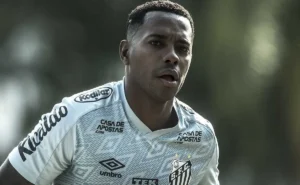 Robinho não deseja que o filho atue nas categorias de base e o Santos planeja nova reunião com o jogador