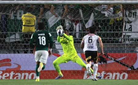 Robson comenta defesa de pênalti de Carlos Miguel na final contra o Palmeiras: “Acontece”