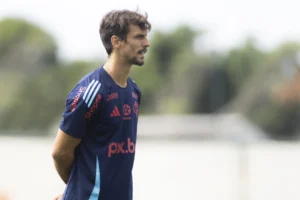 Rodrigo Caio deixa o Flamengo após a saída de Filipe Luís