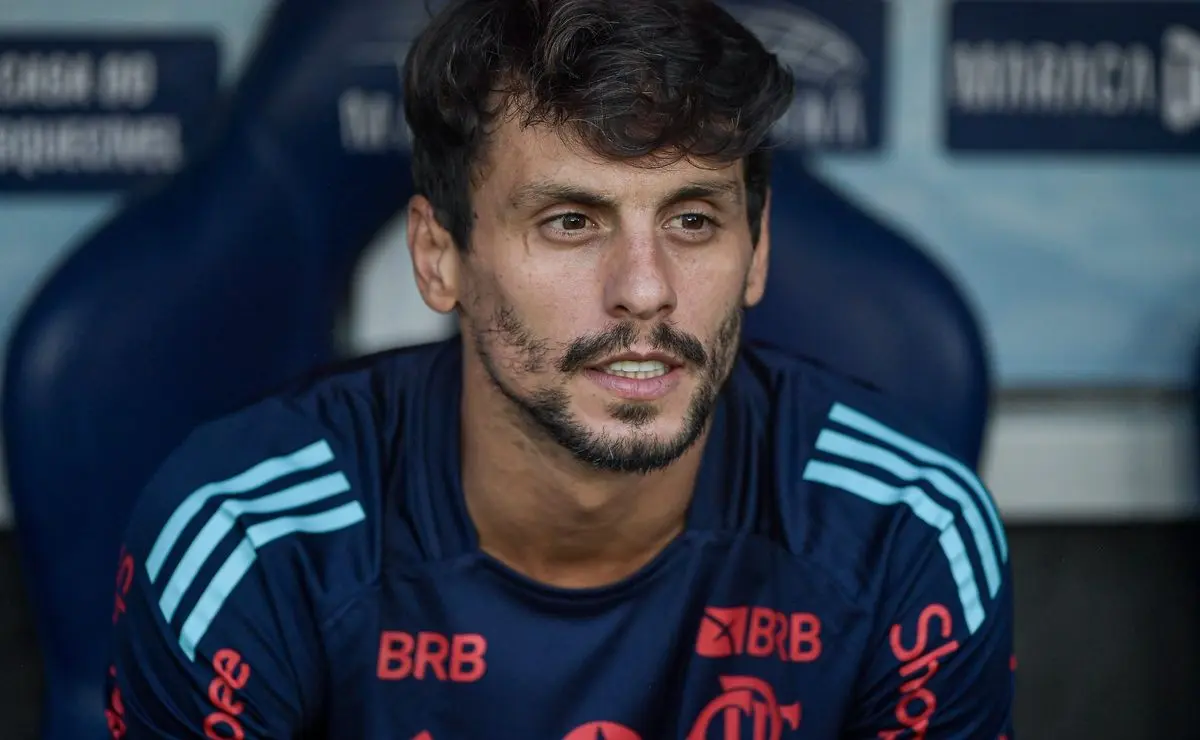 Rodrigo Caio recebe elogios após saída do Flamengo, junto com Filipe Luís Rodrigo Caio recebe elogios após saída do Flamengo, junto com Filipe Luís