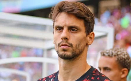 Rodrigo Caio deixa o Flamengo por lealdade a Filipe Luís e revela bastidores após demissão