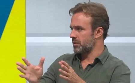 Roger Flores critica Marlon Freitas após incidente com Joaquín Correa: “Aí ele vacilou, né?”