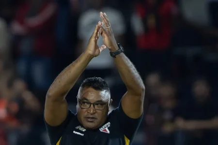 Roger Guedes agradece torcida, elogia elenco do São Paulo e prega cautela: "Manter os pés no chão"