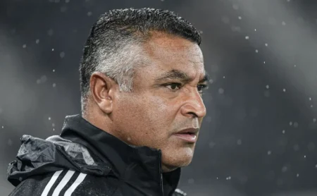 Roger Machado tem custo inferior ao de Crespo e São Paulo diminui despesas com nova comissão técnica