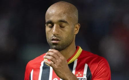 Roger Machado não atende desejo de Lucas e atacante viaja para BH