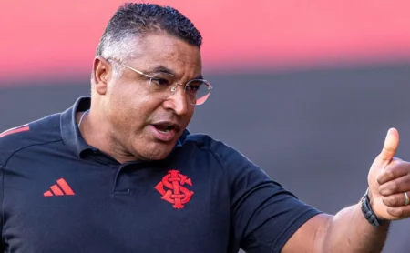 Roger Machado e PVC: Defesa do técnico em meio a críticas da torcida do São Paulo