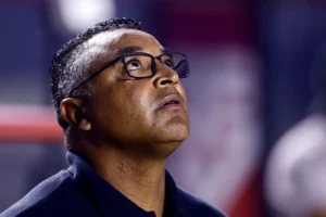 Roger Machado lamenta derrota em clássico com Morumbi lotado: “Machuca”