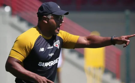Roger Machado libera elenco do São Paulo após treino da manhã