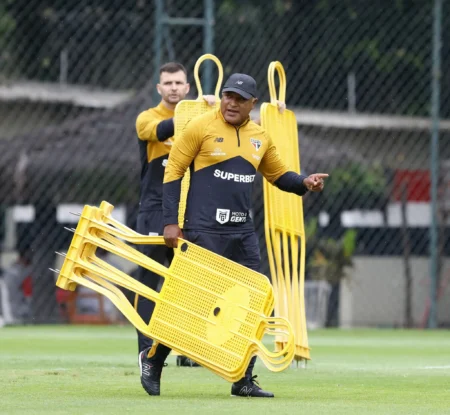 Roger Machado e equipe têm custo inferior a Hernán Crespo no São Paulo