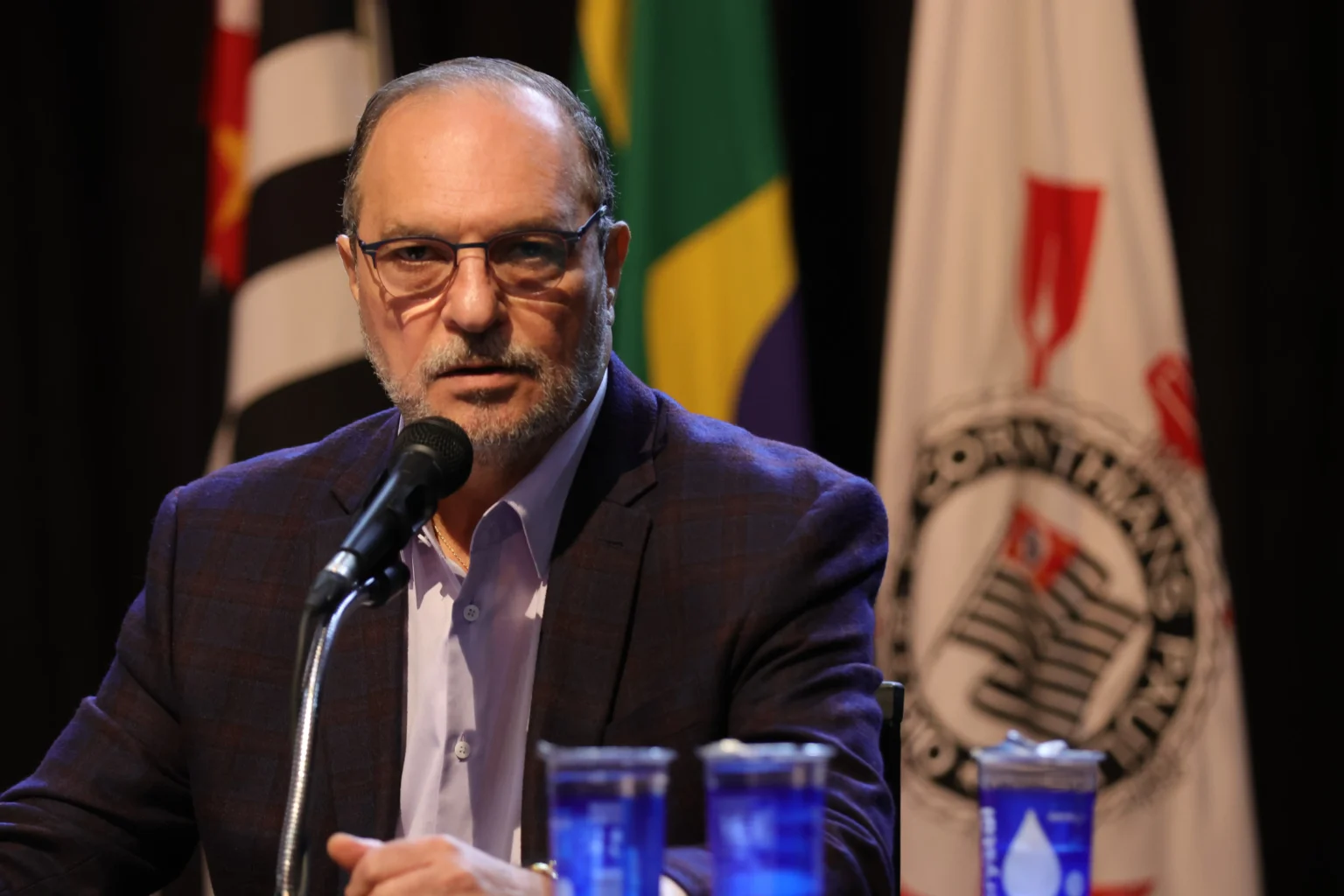 Romeu Tuma Jr. ignora afastamento e exige ordem judicial para deixar o cargo no Corinthians Romeu Tuma Jr. ignora afastamento e exige ordem judicial para deixar o cargo no Corinthians