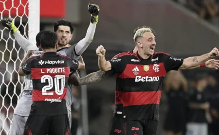 Rossi decide Fla-Flu e dá título ao Flamengo no Cariocão