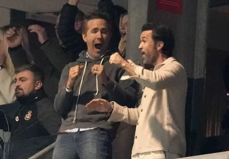 Ryan Reynolds demonstra orgulho após eliminação do Wrexham para o Chelsea na prorrogação