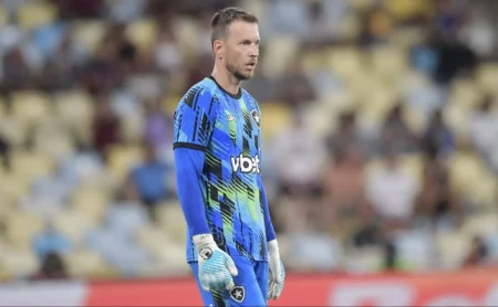 Saída de Neto do Botafogo: Corinthians perde o interesse e futuro do goleiro permanece incerto
