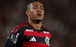 Samuel Lino exalta Leonardo Jardim e destaca a crença do grupo no Flamengo Samuel Lino exalta Leonardo Jardim e destaca a crença do grupo no Flamengo