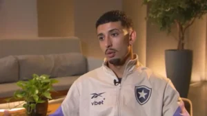 Santi Rodríguez volta a ser opção e revela que pressão financeira no Botafogo o prejudicou: "Não podia errar"