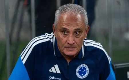 Santos analisa o futuro de Vojvoda e indica Tite como opção nos bastidores