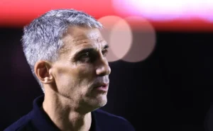 Santos busca ascensão na tabela contra o Mirassol e alivia pressão sobre Vojvoda