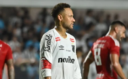 Santos é derrotado pelo Internacional em casa com atuação abaixo do esperado