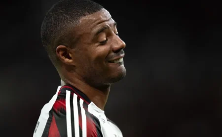 Santos mantém o interesse em De La Cruz e estuda empréstimo junto ao Flamengo