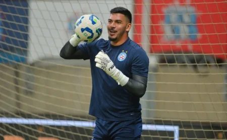 Santos mantém João Paulo e não o negocia sem proposta do Corinthians.