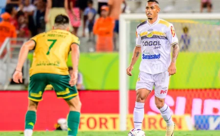 Santos reforça busca por zagueiro e disputa Patrick, do Novorizontino