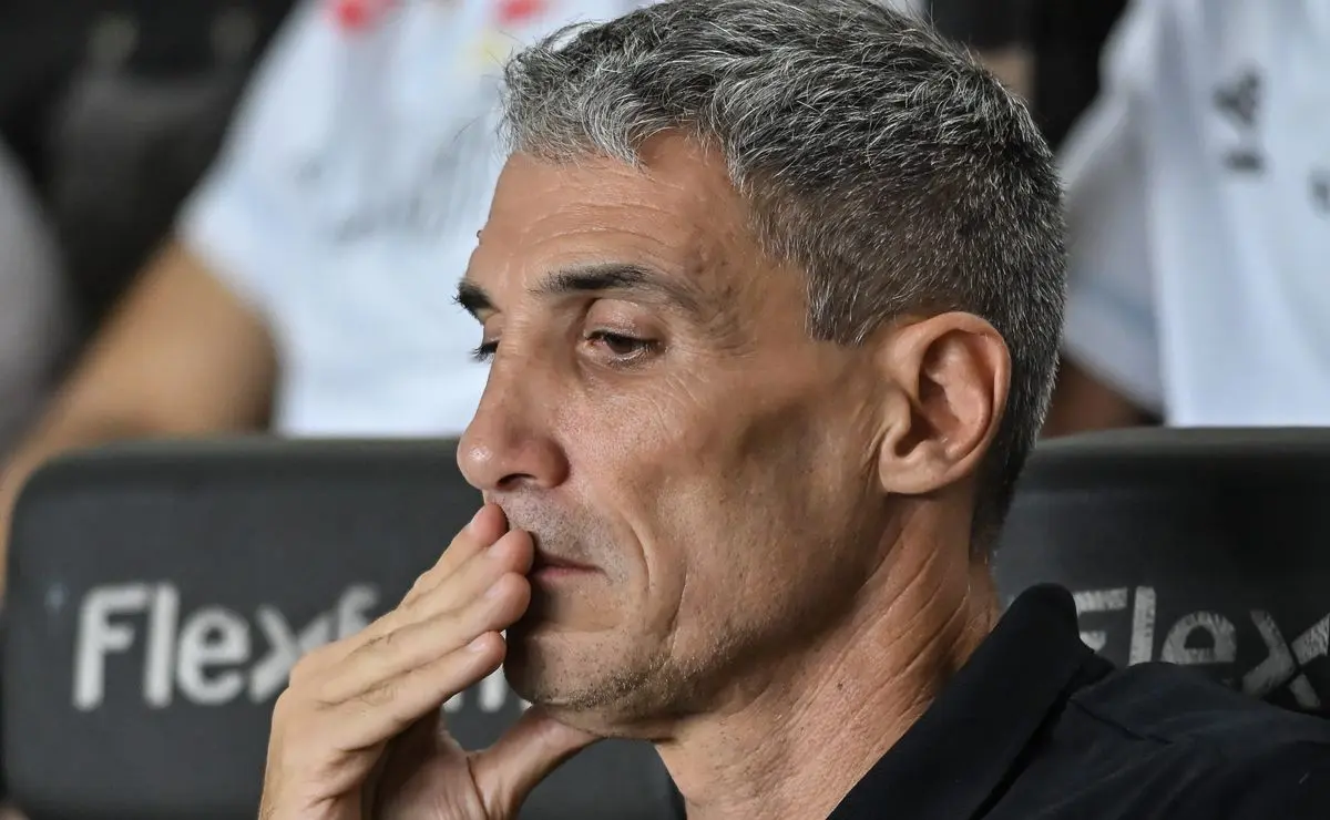 Santos: Reunião define futuro de Vojvoda após desempenho insatisfatório Santos: Reunião define futuro de Vojvoda após desempenho insatisfatório