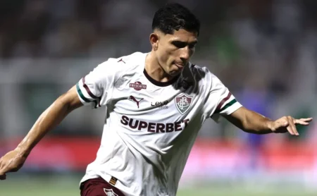 Savarino prevê final entre Fluminense e Flamengo e provoca: “Lembro de jogos que ganhei”