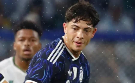 Scaloni avalia estreia de Giay em testes finais da Argentina: “Precisava vê-lo jogar”