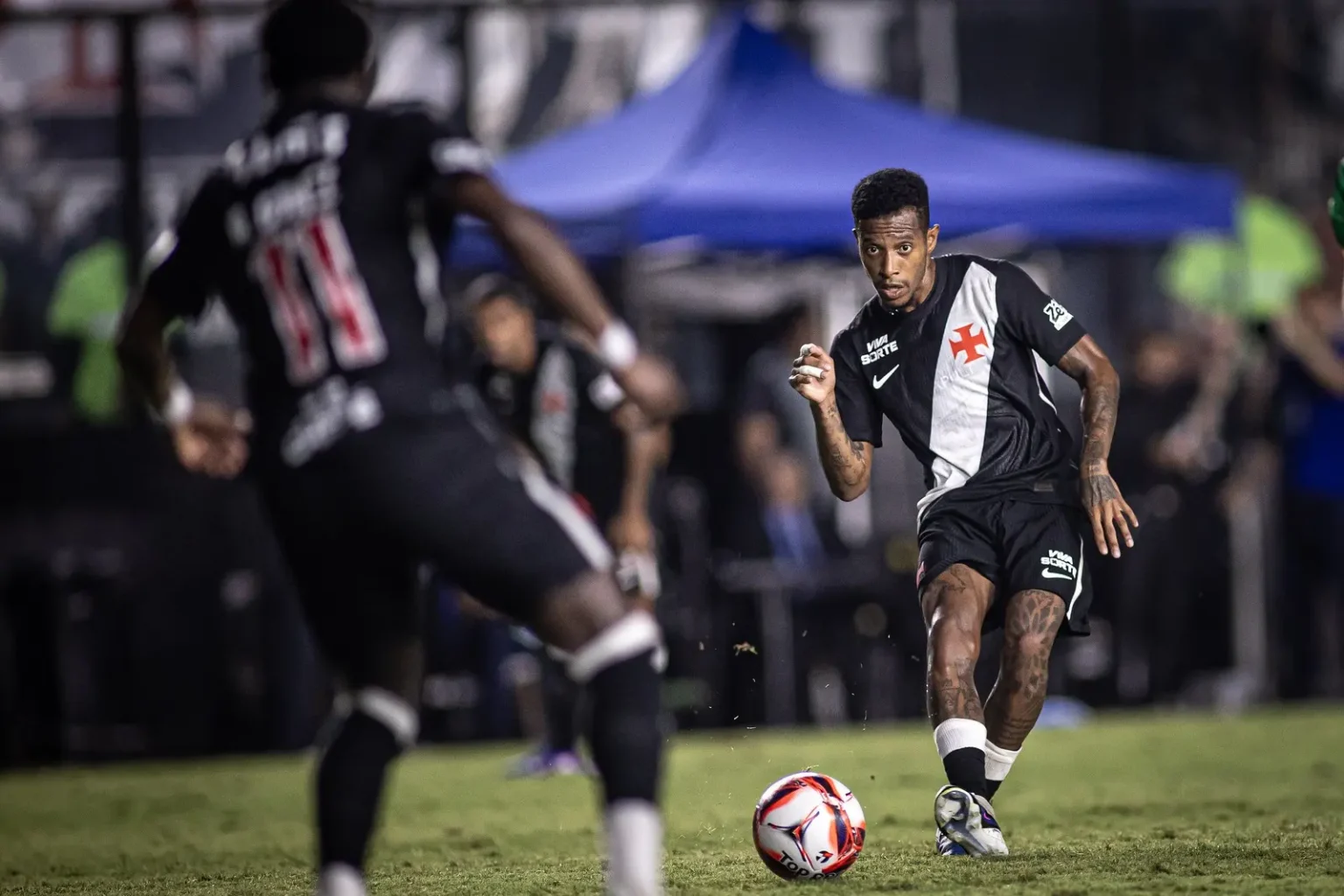 Seis atletas podem ganhar espaço com a mudança de Renato no Vasco