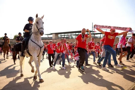 Sevilla reembolsará ingressos da torcida após incidentes no clássico com o Betis