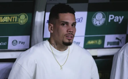 Situação de Paulinho é revelada no Palmeiras; incômodo na perna persiste após 8 meses de cirurgia