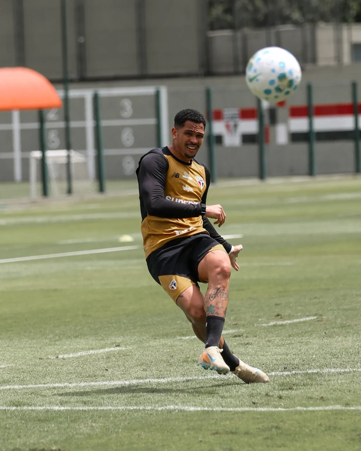 São Paulo aprimora simulações de jogo visando o confronto com a Chapecoense