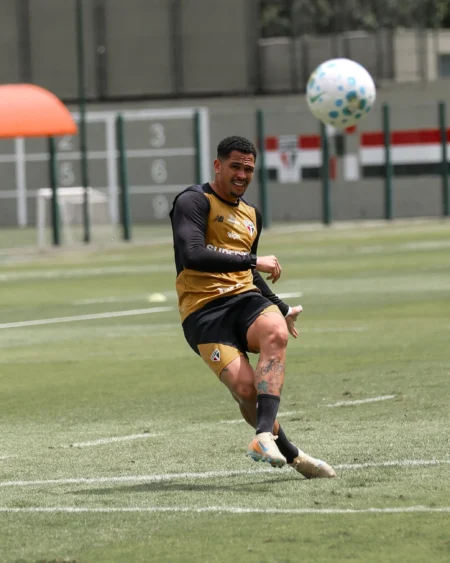 São Paulo aprimora simulações de jogo visando o confronto com a Chapecoense
