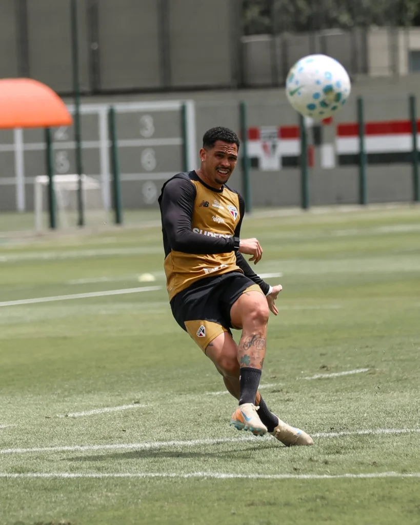 São Paulo aprimora simulações de jogo visando o confronto com a Chapecoense