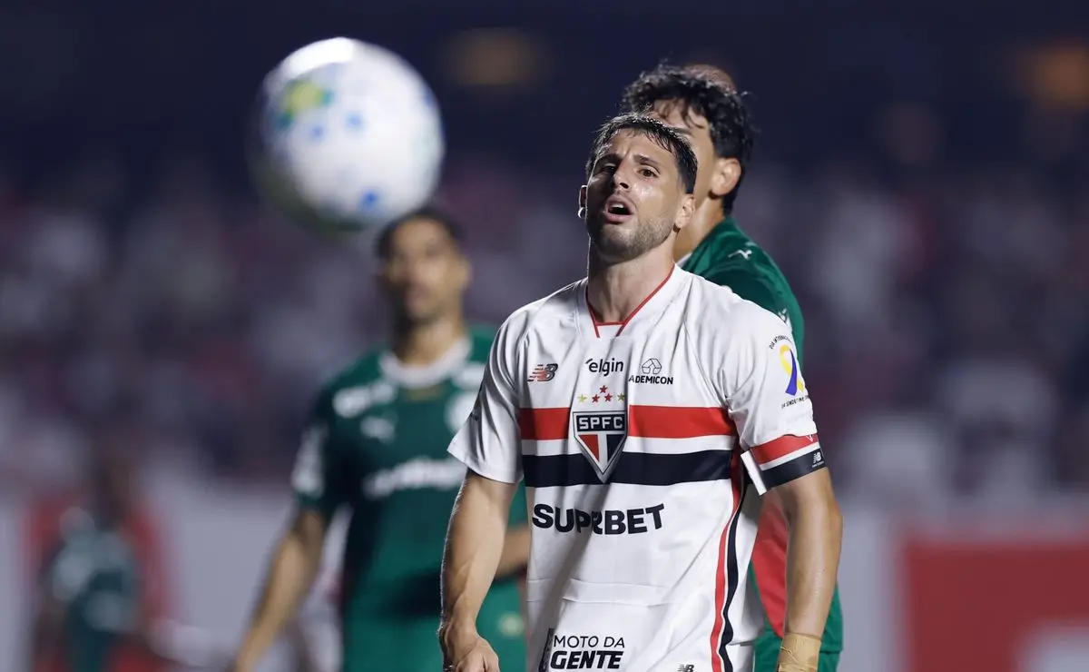 São Paulo é derrotado pelo Palmeiras em jogo lento do Brasileirão São Paulo é derrotado pelo Palmeiras em jogo lento do Brasileirão