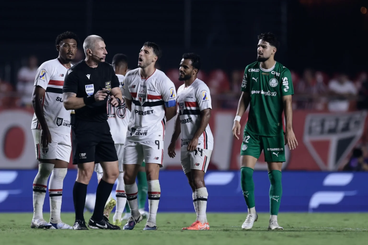 São Paulo encerra sequência de vitórias e entra em alerta após duas derrotas consecutivas