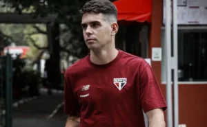 São Paulo negocia a rescisão de contrato com Oscar e discute pagamento de R$ 7 milhões ao jogador
