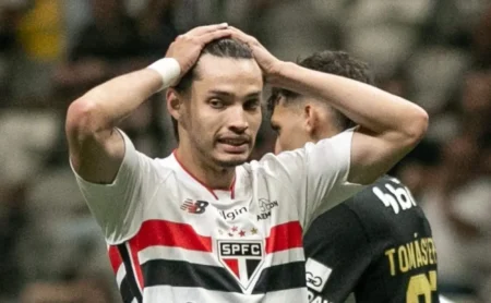 São Paulo perde para o Atlético-MG e cede a liderança ao Palmeiras