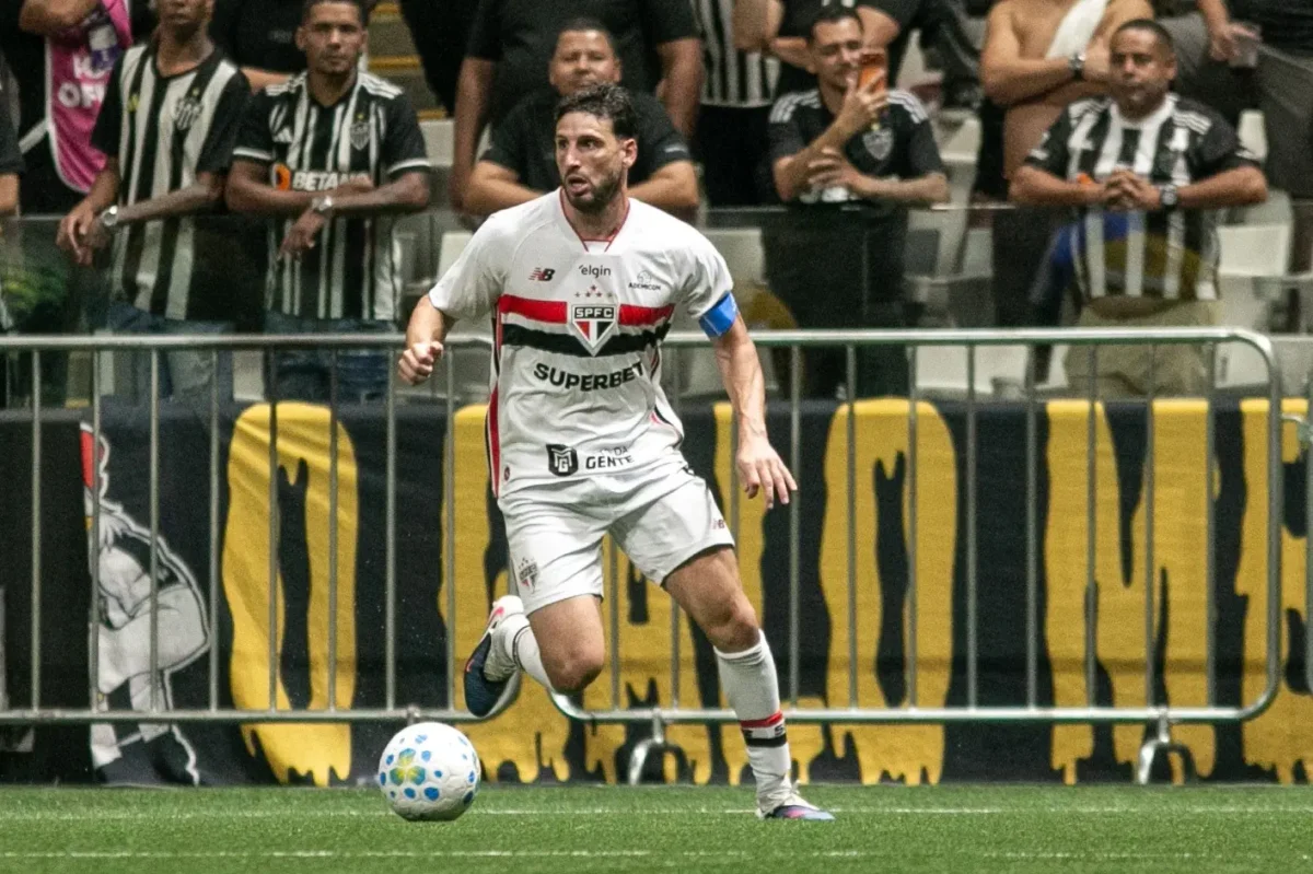 São Paulo perde liderança do Brasileirão com atuação apática de Calleri