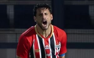 São Paulo reverte o placar e vence o Bragantino com gols de Sabino e Calleri