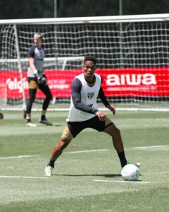 São Paulo retoma atividades com treino para titulares visando o Atlético-MG