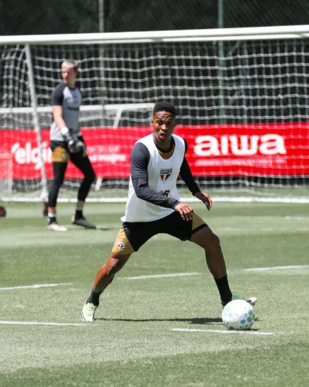 São Paulo retoma atividades com treino para titulares visando o Atlético-MG