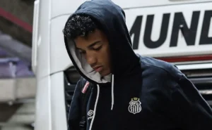 Staff de Robinho Jr. pressiona por projeto no Santos e avalia opções na Europa