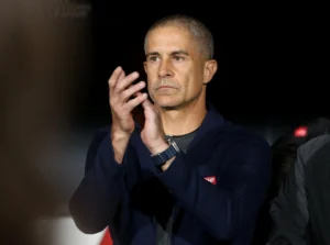 Sylvinho busca preservar legado de 100 anos de técnicos brasileiros na Copa: "Responsabilidade imensa"