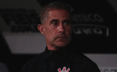 Sylvinho busca com a Albânia vaga inédita e posto de único técnico brasileiro na Copa do Mundo