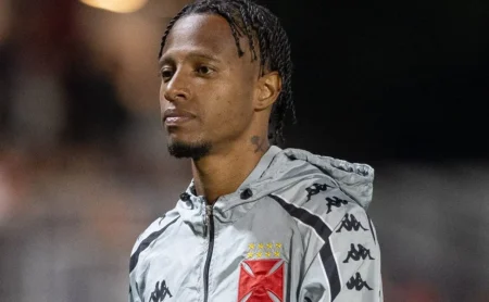 Tchê Tchê se destaca em treinos e conquista espaço com Renato Gaúcho no Vasco